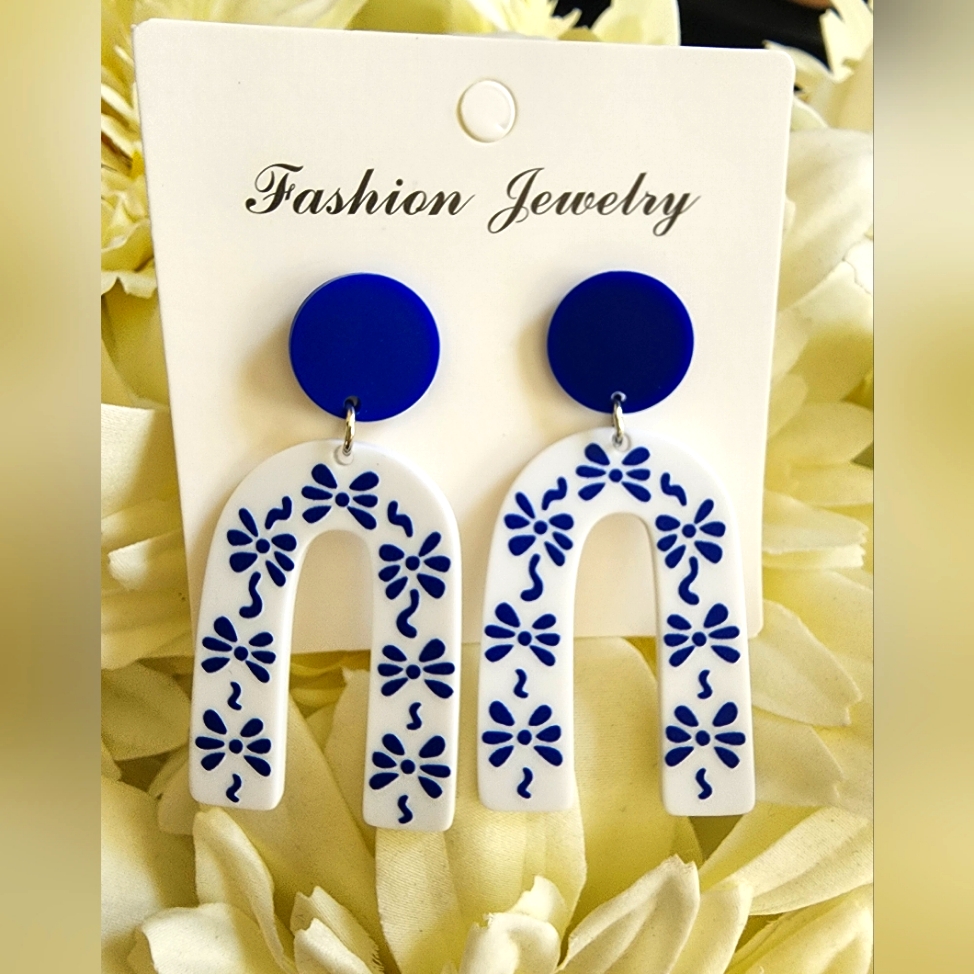 Blue And White Earrings 5$